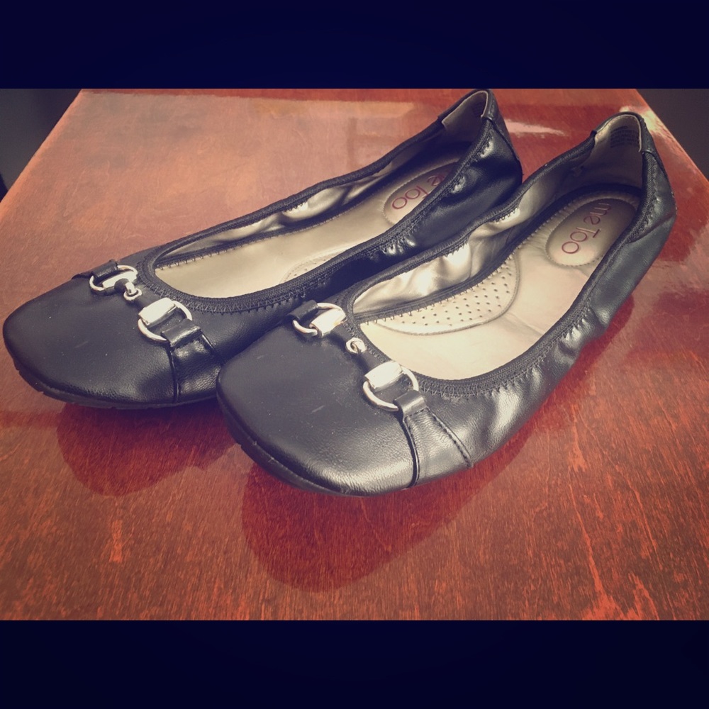 Me Too Size 9 Black Flats